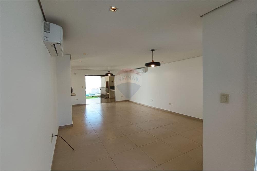 Duplex con Piscina Zona Sek Lambaré — foto 4