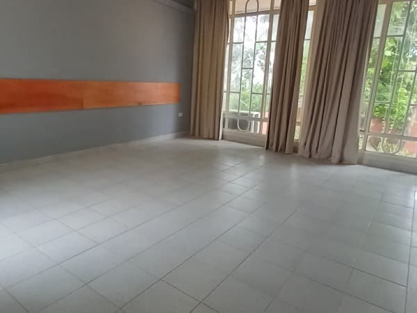 Amplia residencia en barrio Herrera, foto 4