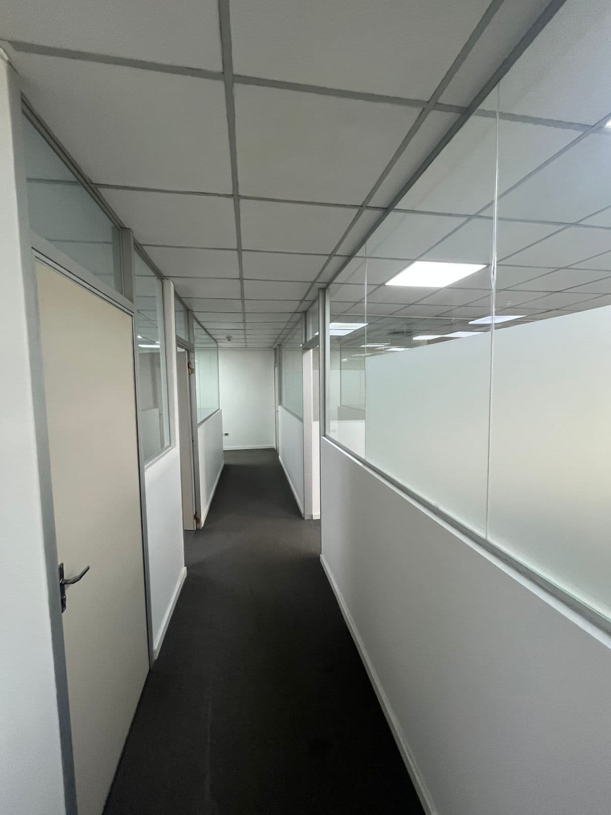 Oficina corporativa 210 m2 sobre av. España | 3 cocheras, foto 3
