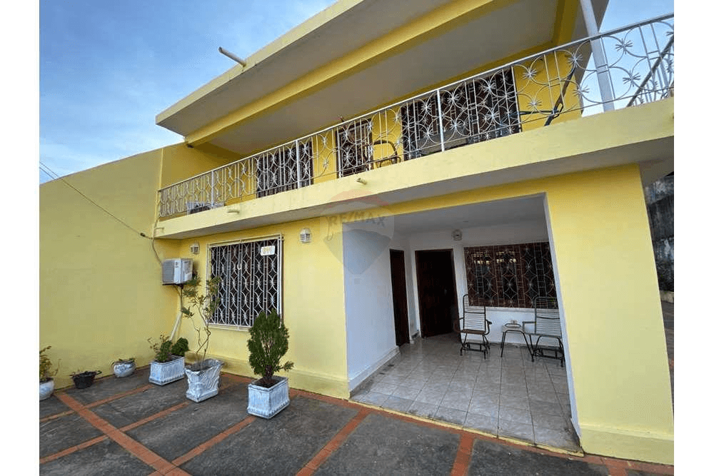 Vendo Casa en Villa Elisa. Límite con Fernando de la Mora, salida a Acceso Sur. L.F