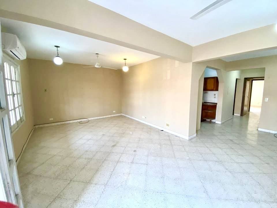 Amplio depto de 2 hab. en suite en barrio Mburicao