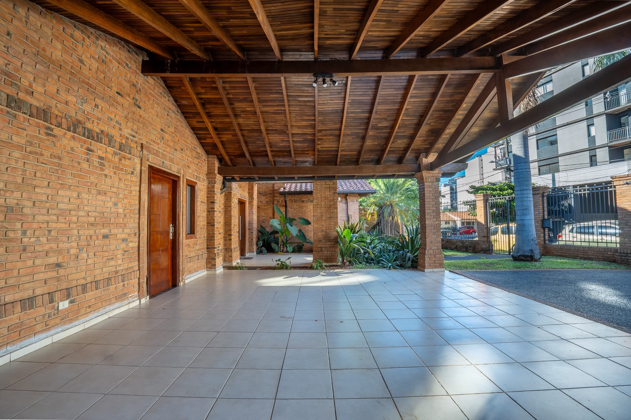Residencia de 4 dormitorios en Las Lomas — foto 4