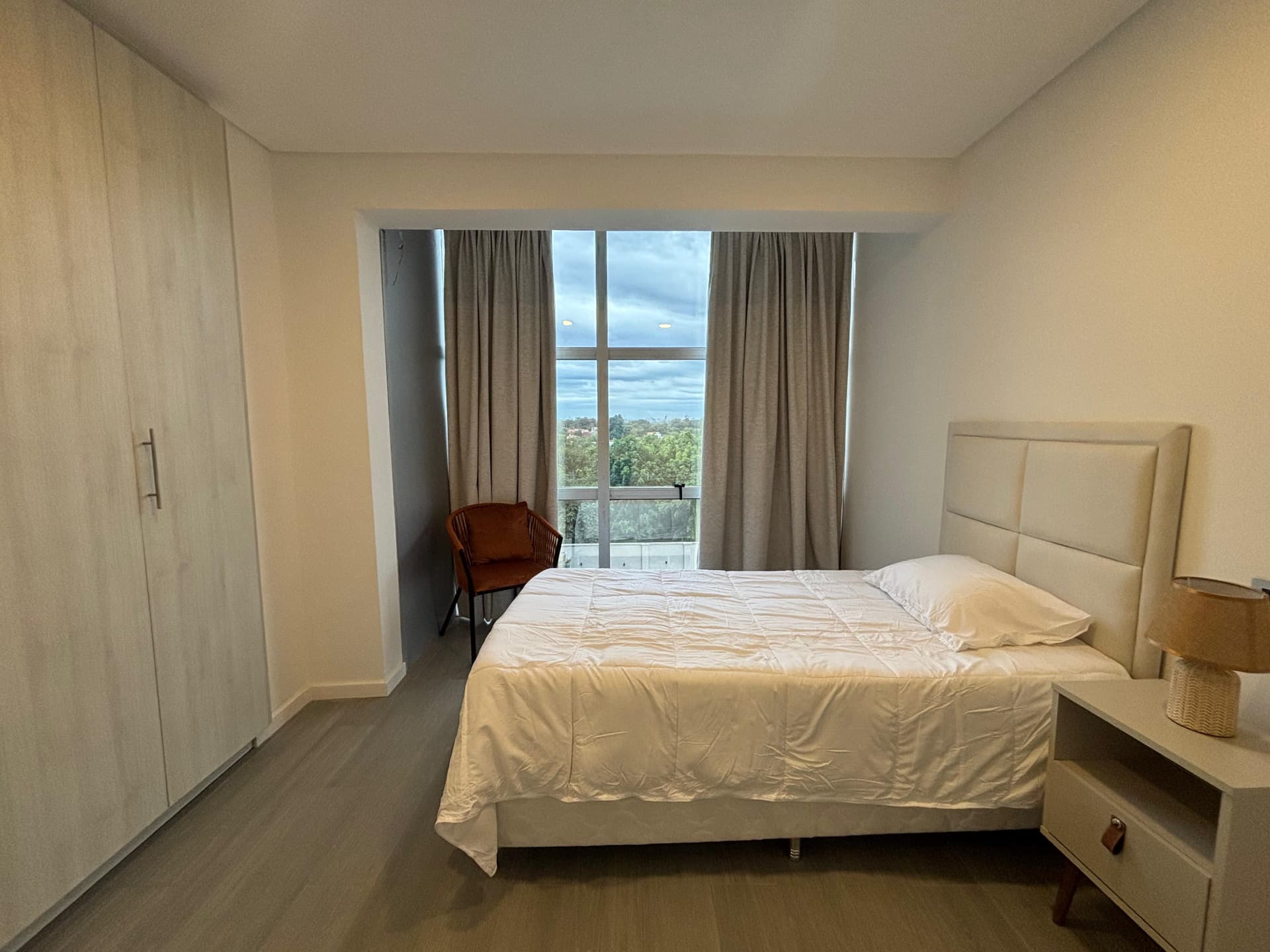 EN ALQUILER - Departamento amoblado y equipado de 2 dormitorio. Barrio Mburucuya, foto 4