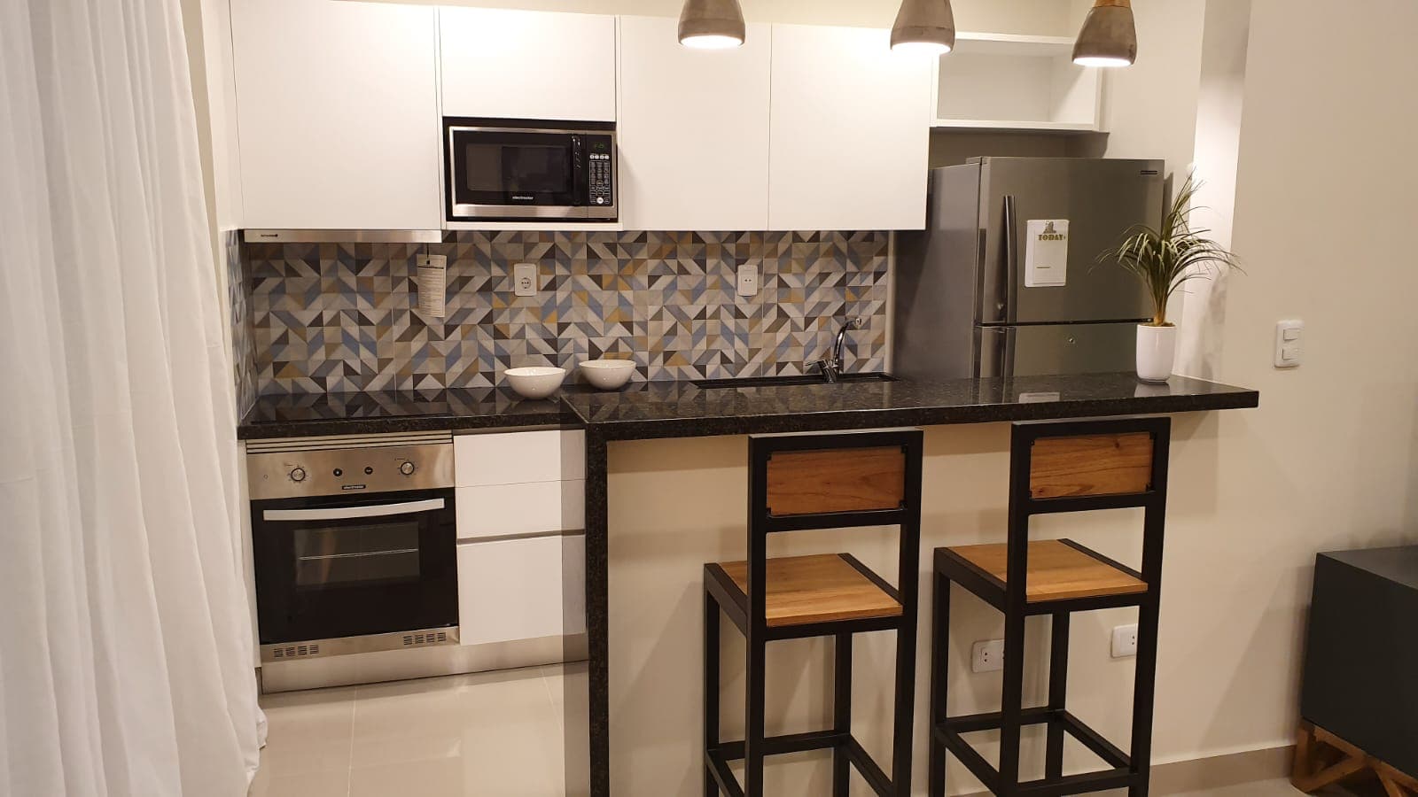 En alquiler departamento amoblado de 2 dormitorios con cochera zona Villa Morra — foto 3