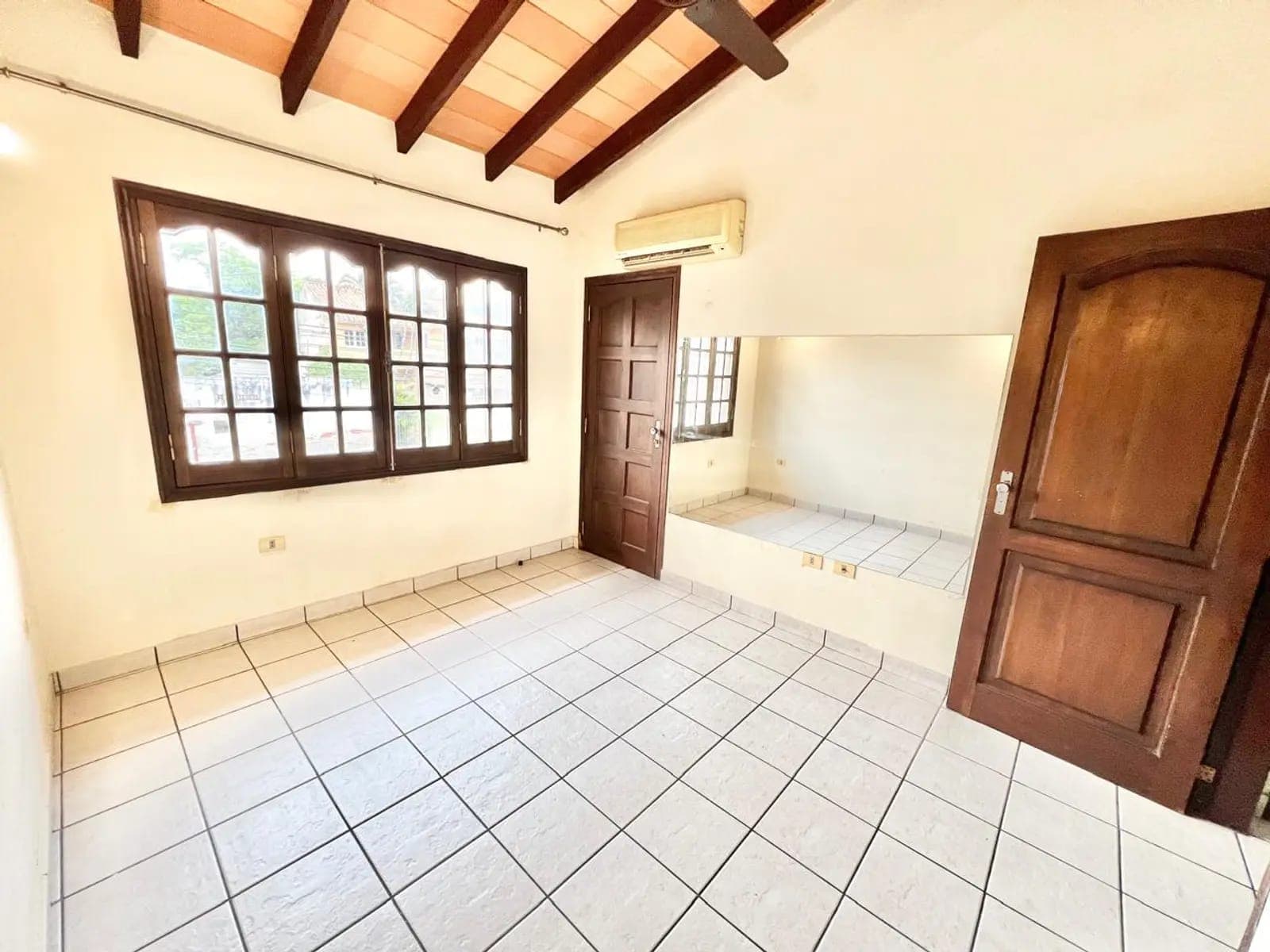 Dúplex en alquiler – zona ips central — foto 2