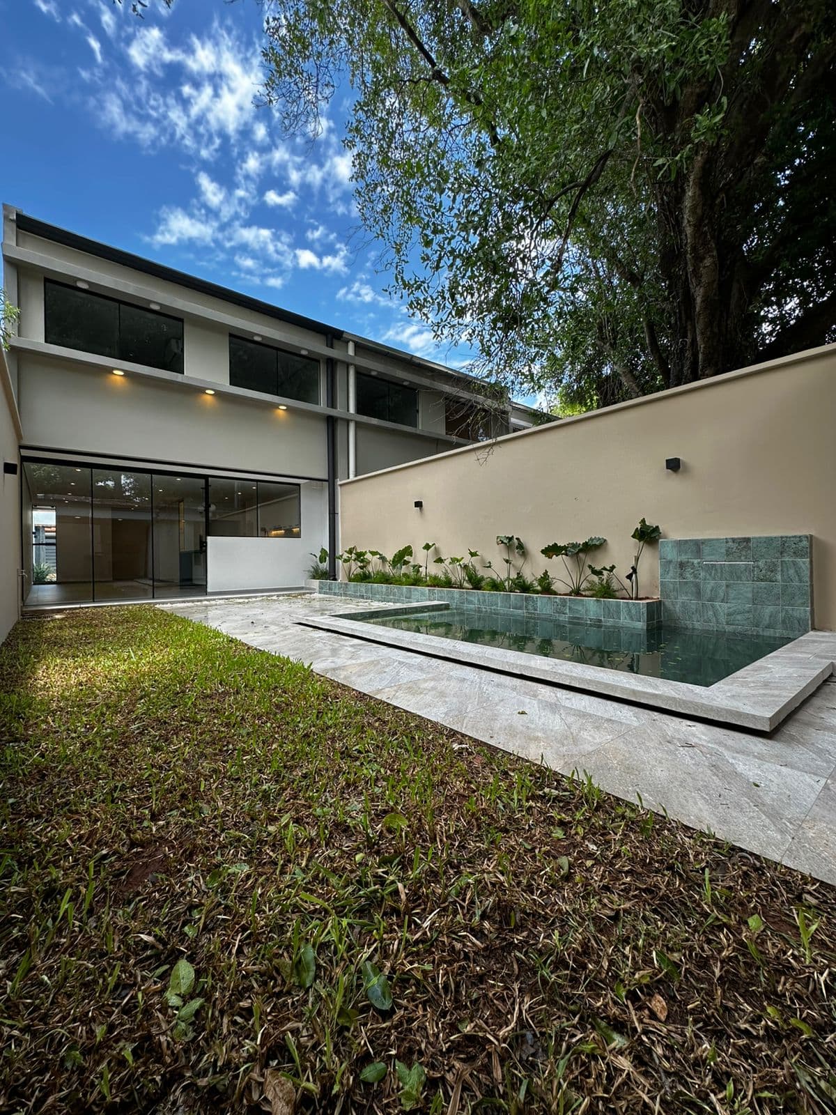 Vendo duplex a estrenar en Luque zona villa adela