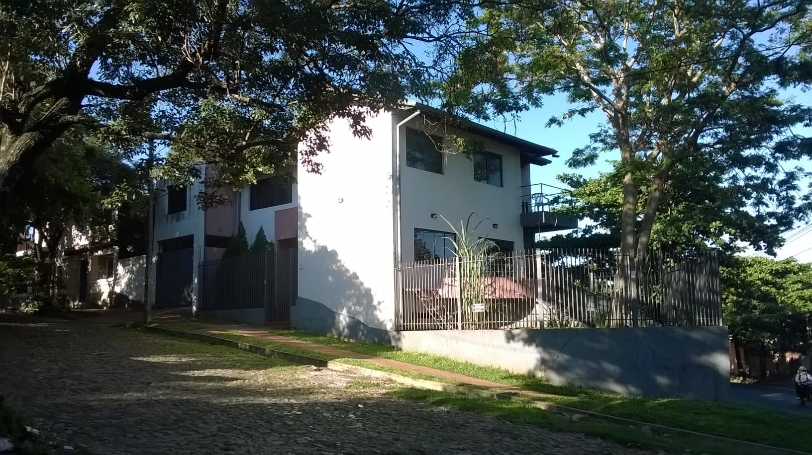 Vendo casa barrio republicano en esquina sobre av. Japón