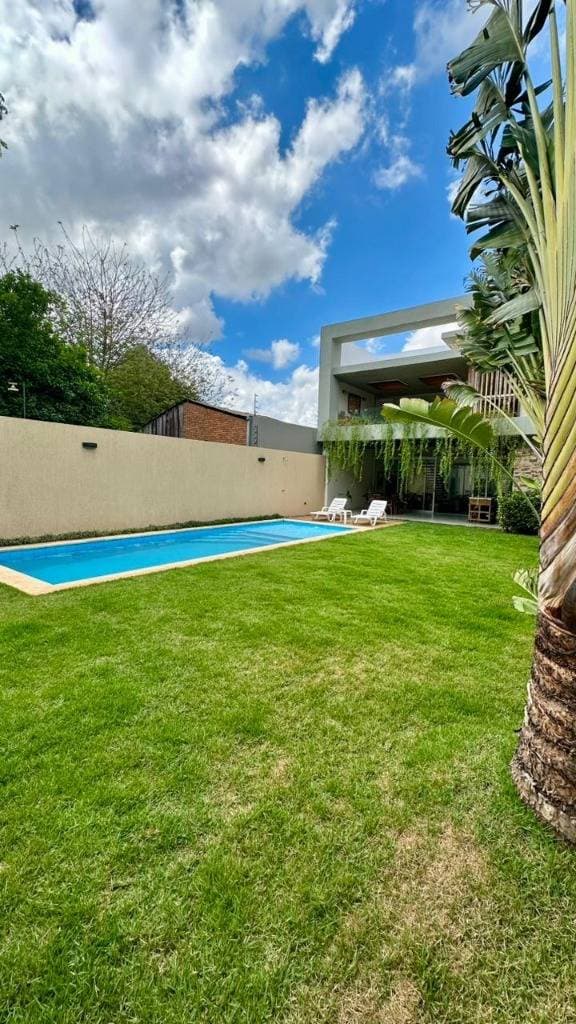 Hermosa casa, en el barrio mbocayaty a cuadras del colegio santa ana, foto 3