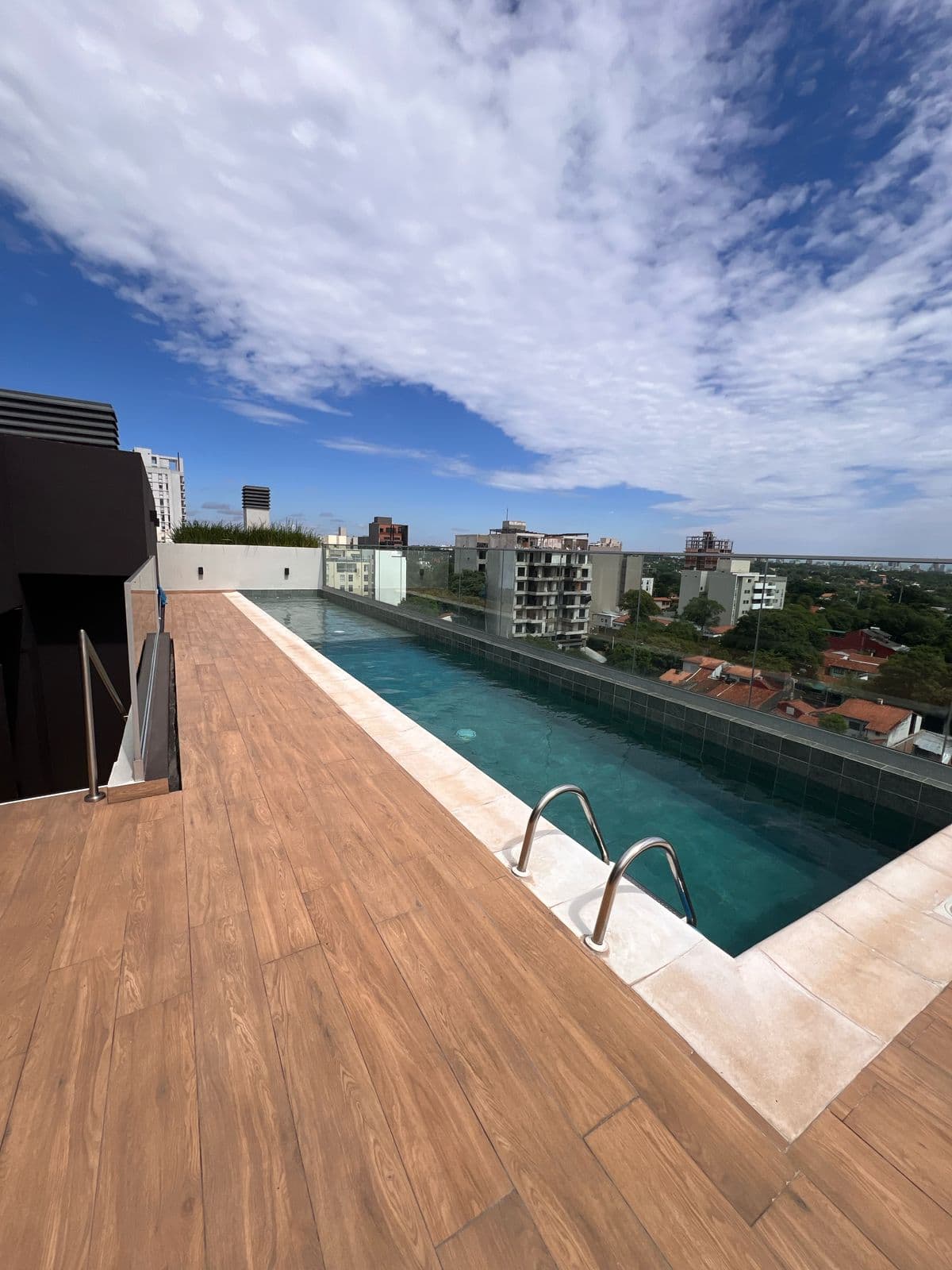 EN ALQUILER - Hermoso departamento amoblado y equipado corazón de Villa Morra