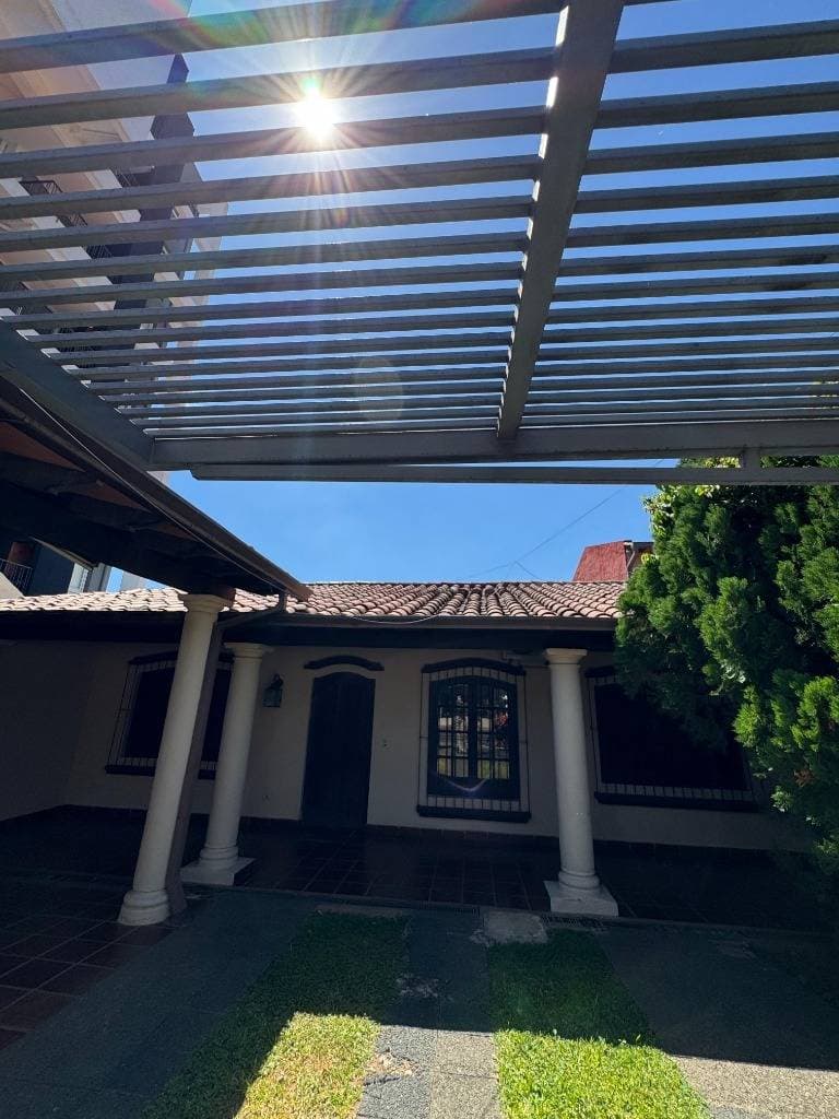 Alquilo Casa para Oficina