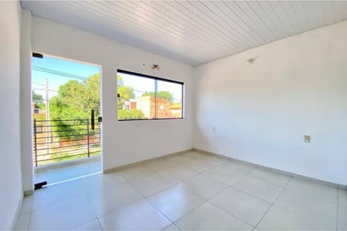 De Casa Con Salón Comercial En Lambare, Puerto Pabla, foto 3