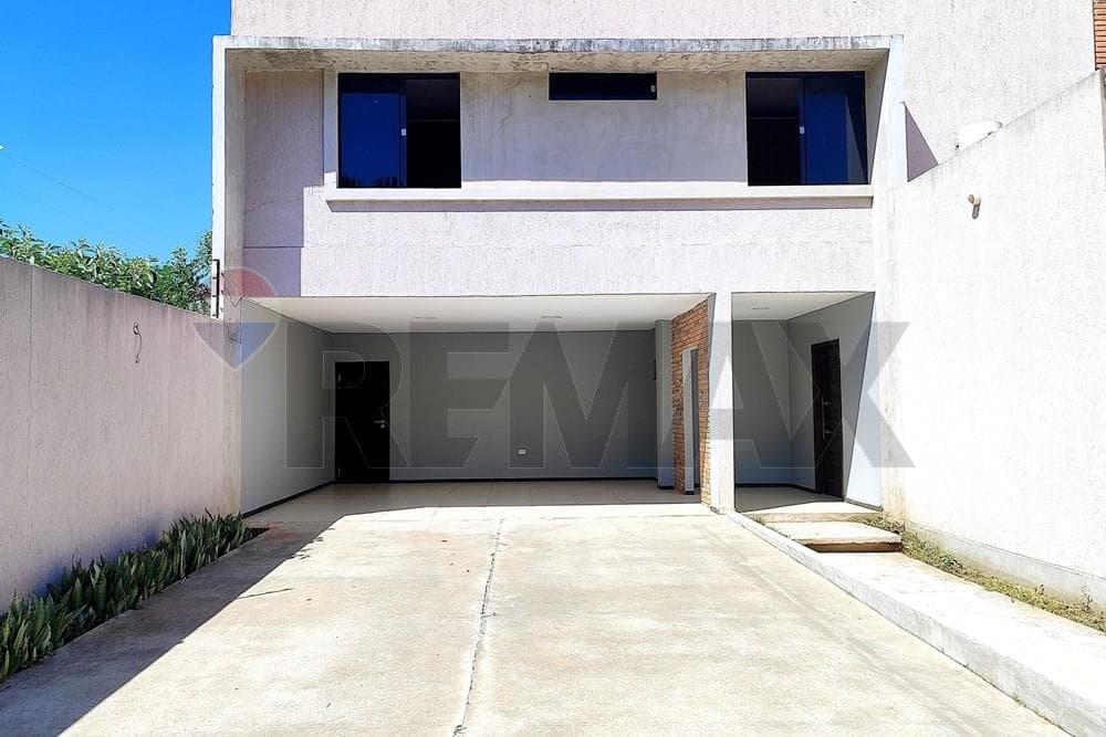 En venta casa en Luque, foto 2