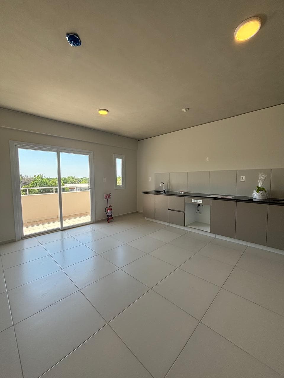 Luque en venta o alquiler amplio departamento de 2 dormitorios — foto 3