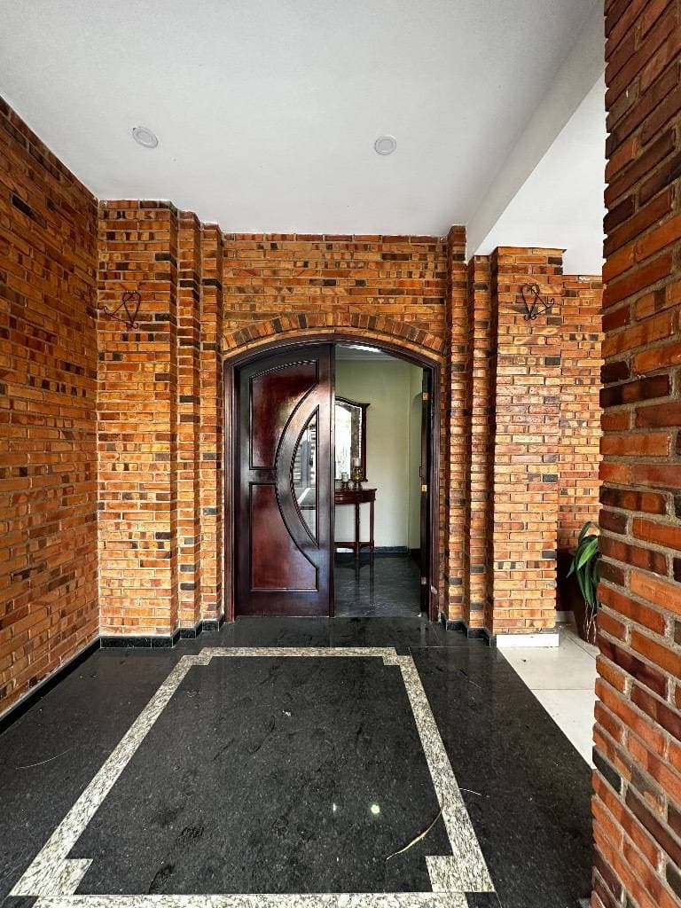Casa Residencial En Venta Amplia, Amoblada En Los Laureles, foto 2
