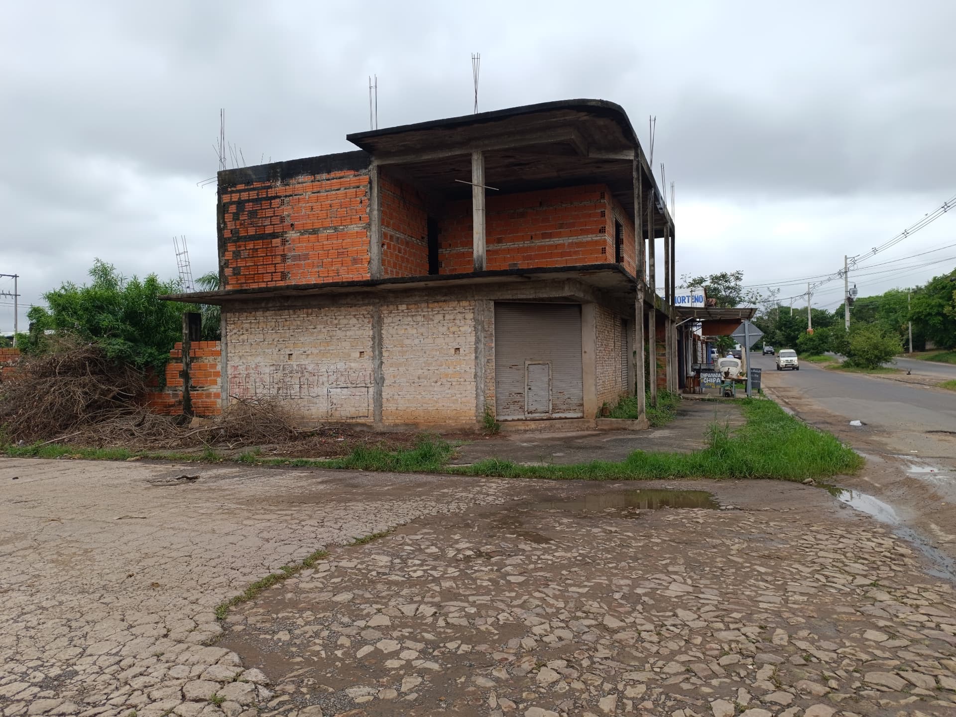 Edificio de oficina o departamento a terminar en Mariano Roque Alonso, foto 1
