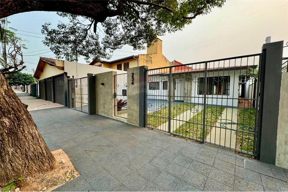 Casa a 1 cuadra de cacique Lambaré, foto 1