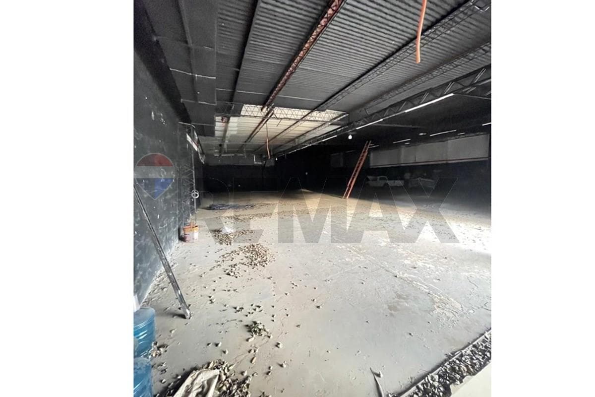 Showroom con oficinas y deposito en los laureles, foto 3