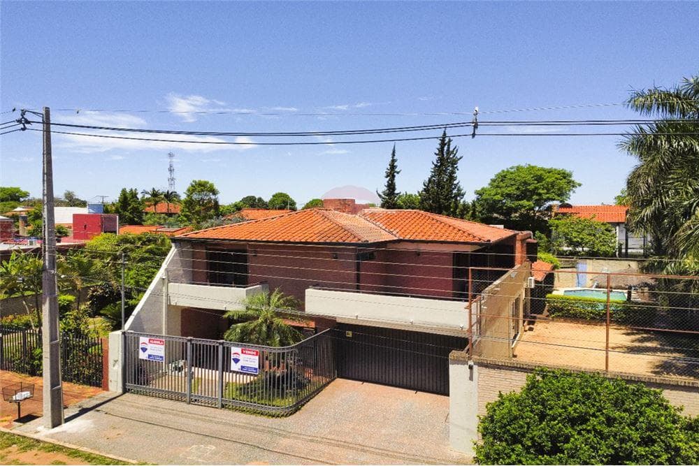 Casa de 4 Dormitorios (+ Oficina) con Piscina – Barrio San Miguel, San Lorenzo