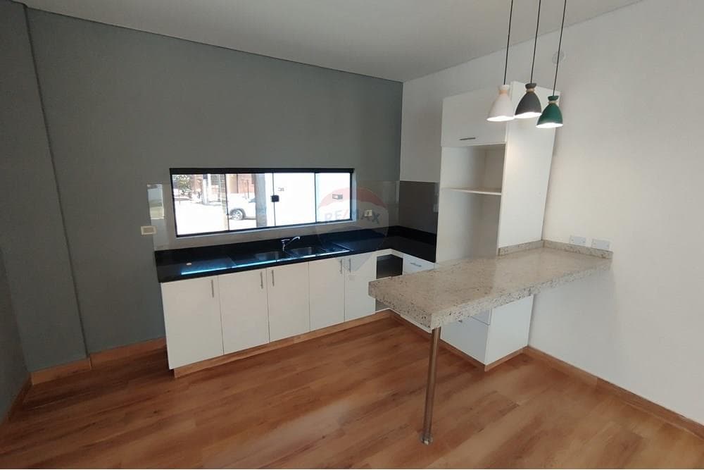 En venta amplio dúplex en Luque, foto 5