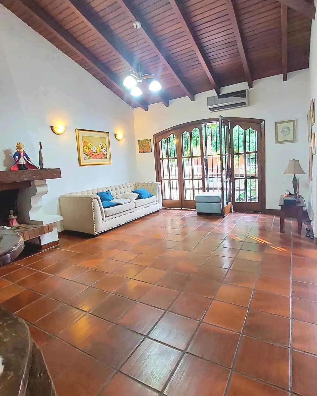 Casa de estilo colonial de 3 dormitorios y piscina en Las Mercedes — foto 3