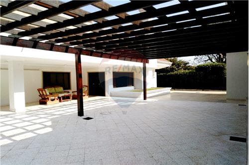 Amplia propiedad de 2.400 m2 con mansion en Fernando de la Mora fona norte, foto 3