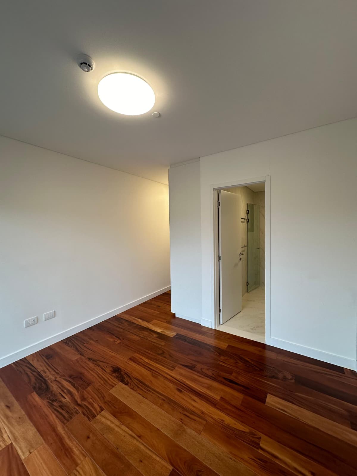 Departamento en Alquiler zona Ykua Sati de 75mts — foto 5