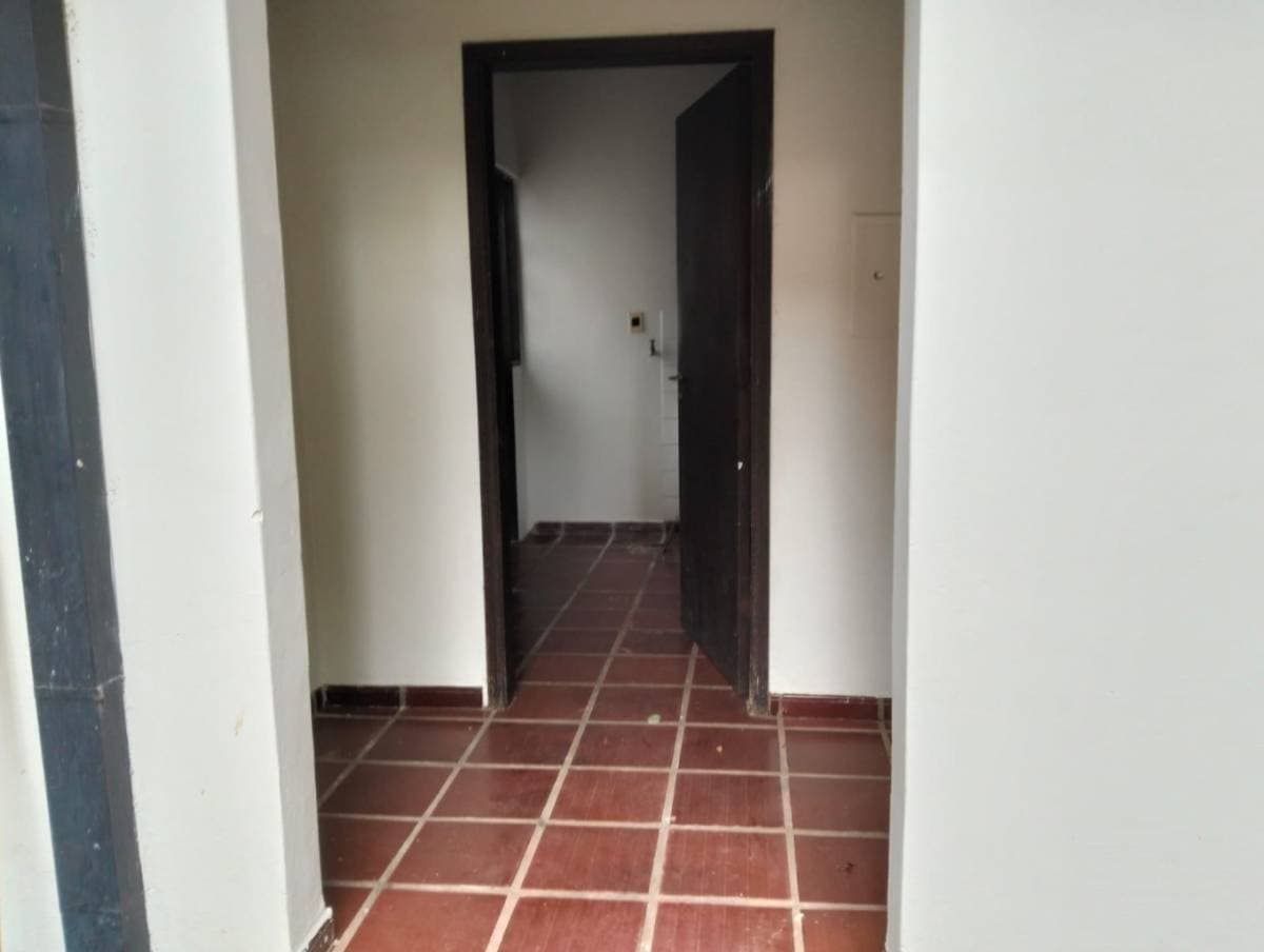 Hermosa casa en barrio mburucuya — foto 3