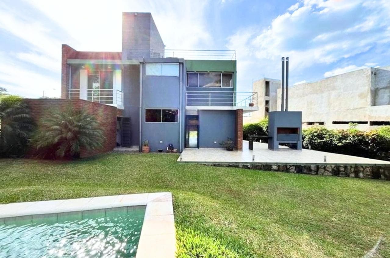 Vendo Residencia Con Piscina En Aqua Village – Vida De Playa Todo El Año