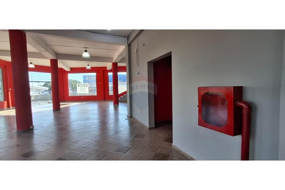 salon comercial de 280m² sobre Acceso Sur, foto 4