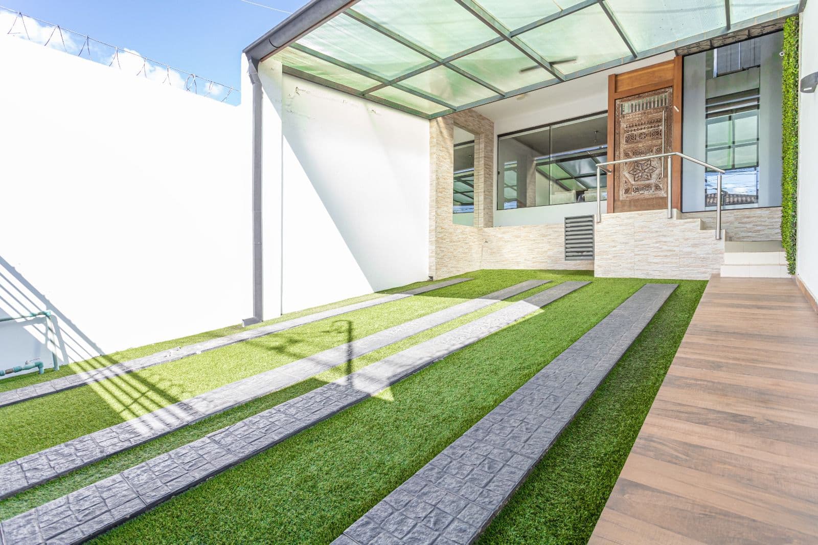 En Venta Hermosa Casa Pareada con Ascensor - Barrio Herrera, foto 5