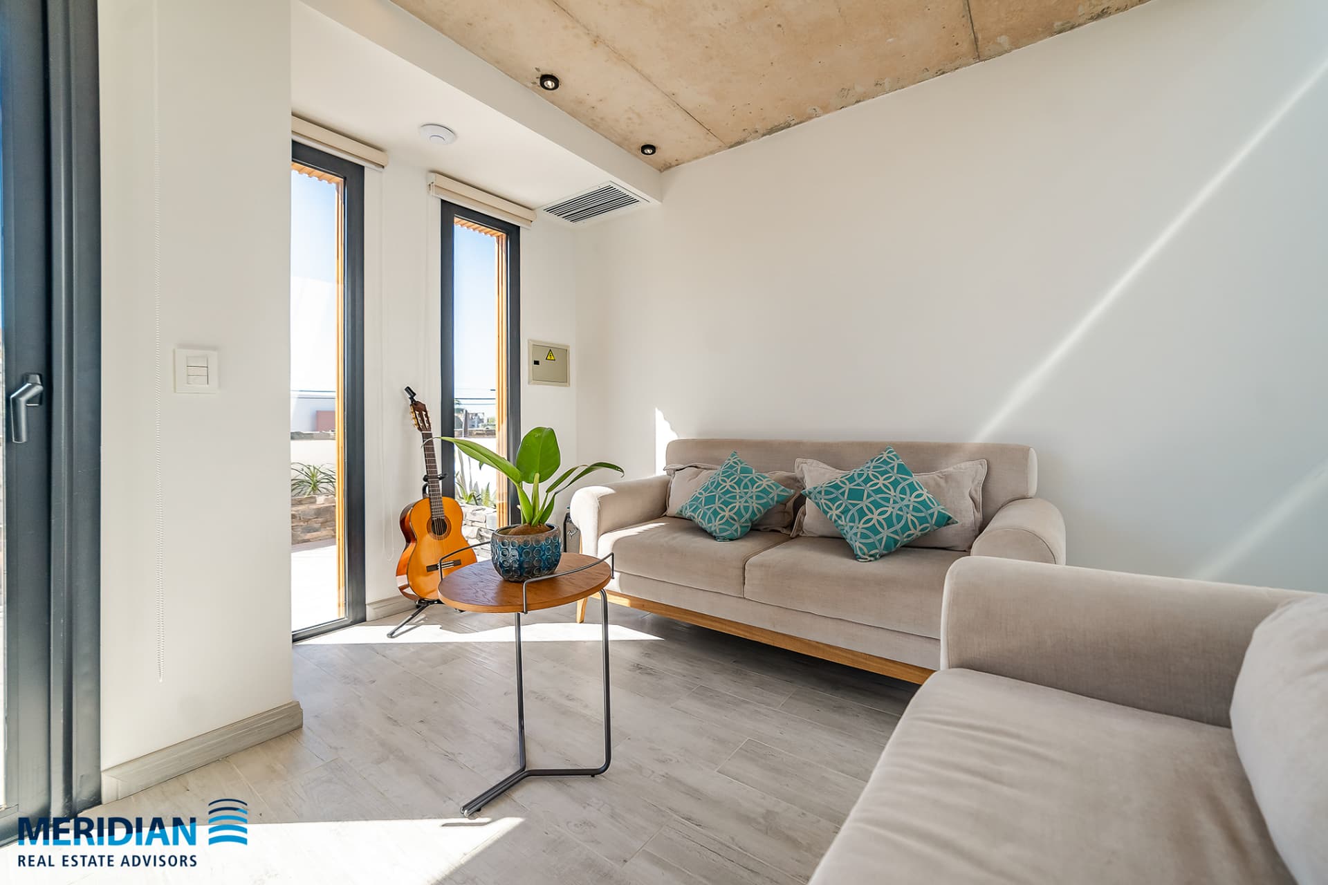 Moderno triplex a estrenar en venta! 3 dormitorios en suite. Zona Banco Central, foto 2