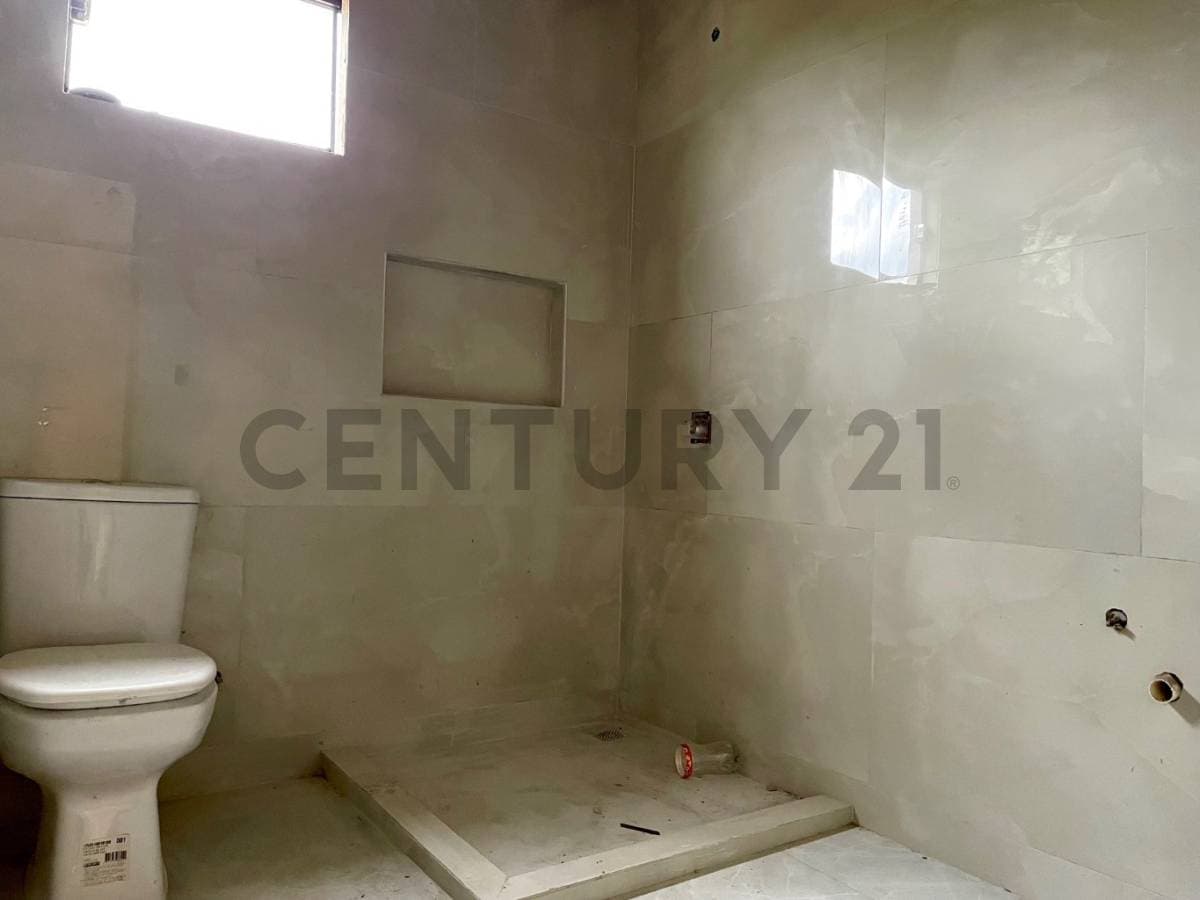 Duplex a estrenar en lambare, zona parques del yacht, foto 5