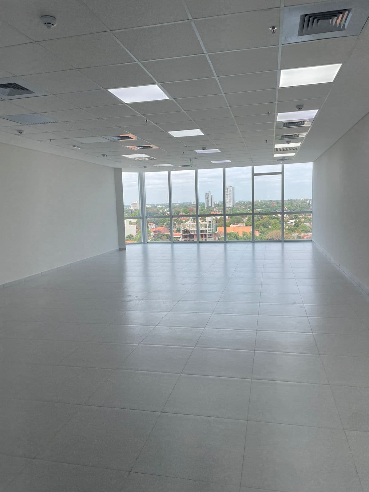 Alquilo Hermosa Ofic A Estrenar En The Top Buisness Center