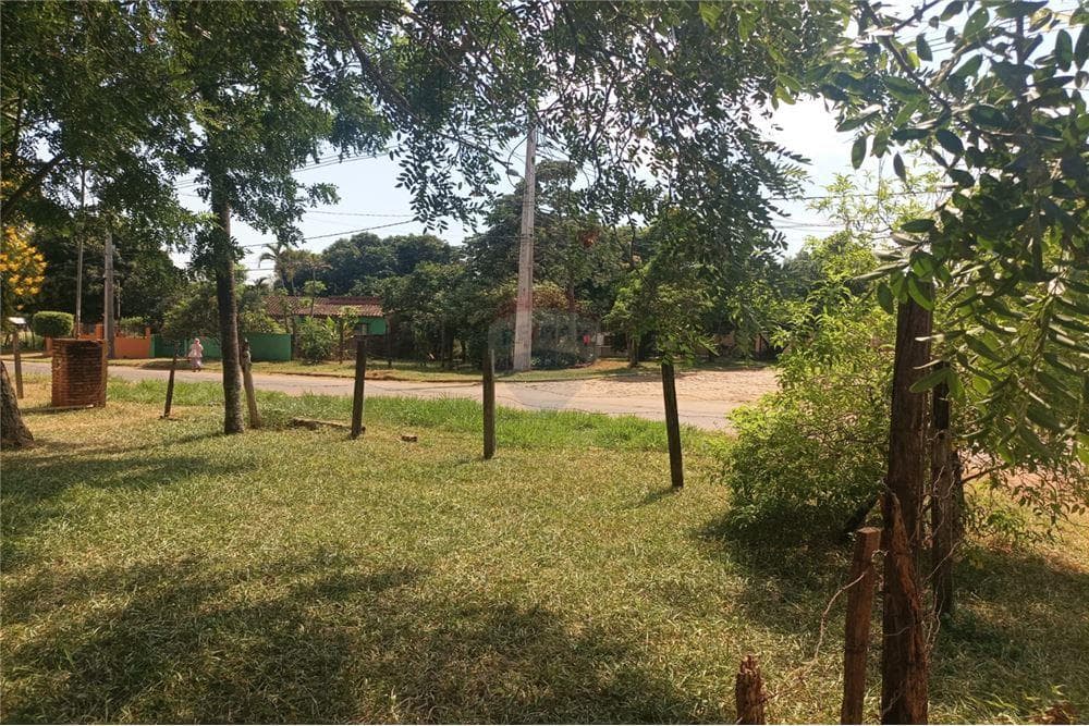 Casa en esquina en laurelty Luque, foto 3