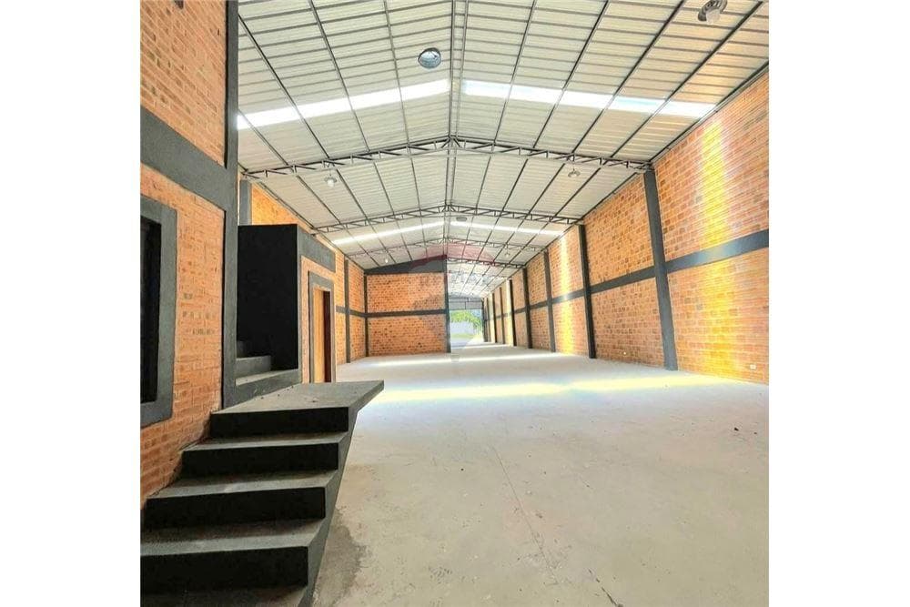 depósito de 330 m² cerca de Puerto Seguro, foto 3