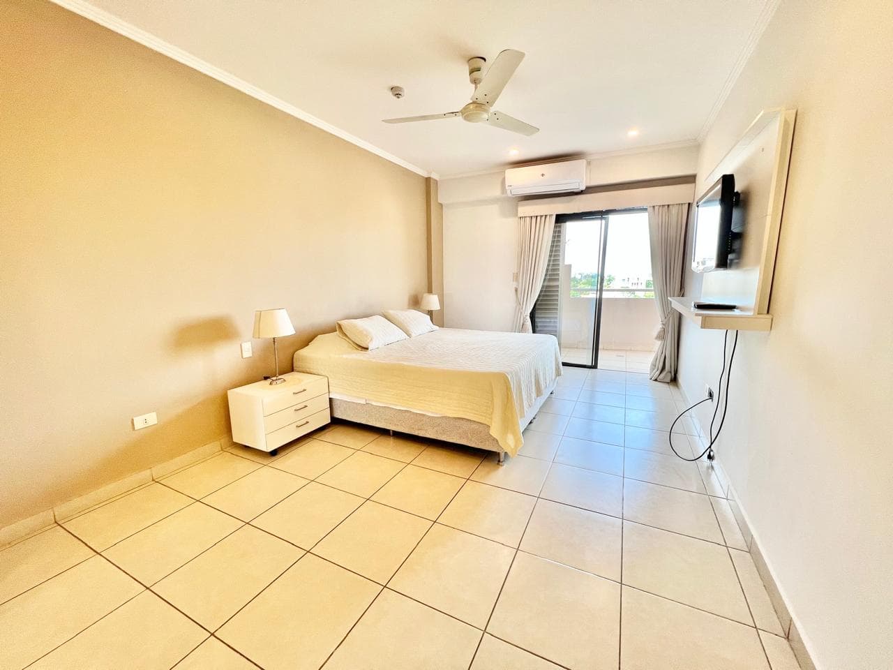 En Alquiler Amplio Departamento Amoblado de 3 Habitaciones en Carmelitas A223, foto 4