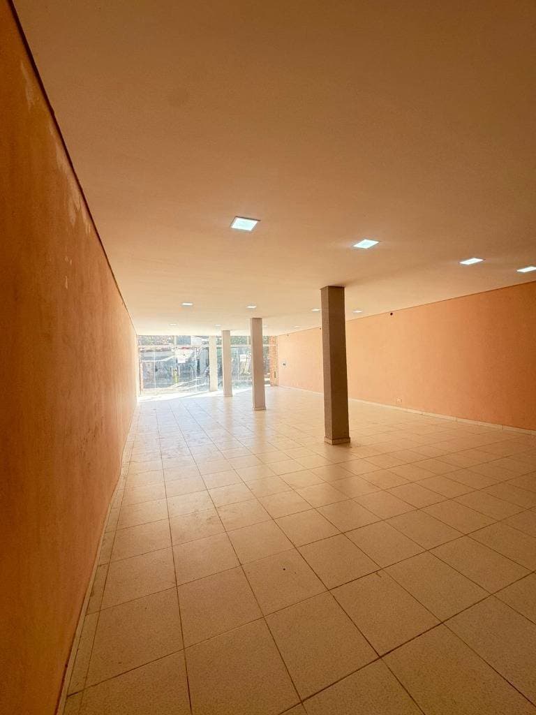 Amplio Salón Comercial en Alquiler – Fernando de la Mora, foto 3