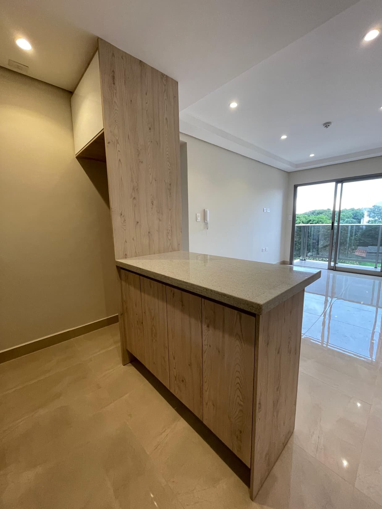 Luque, zona conmebol, en alquiler depto de 1 dormitorio con cochera, foto 4