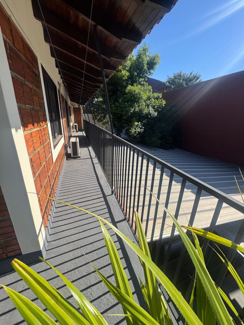 En Alquiler Casa En Planta Alta Sobre Saturios Rios, Fdo De La Mora, Zona Sur, foto 4