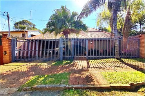 Hermosa casa con piscina en asuncion