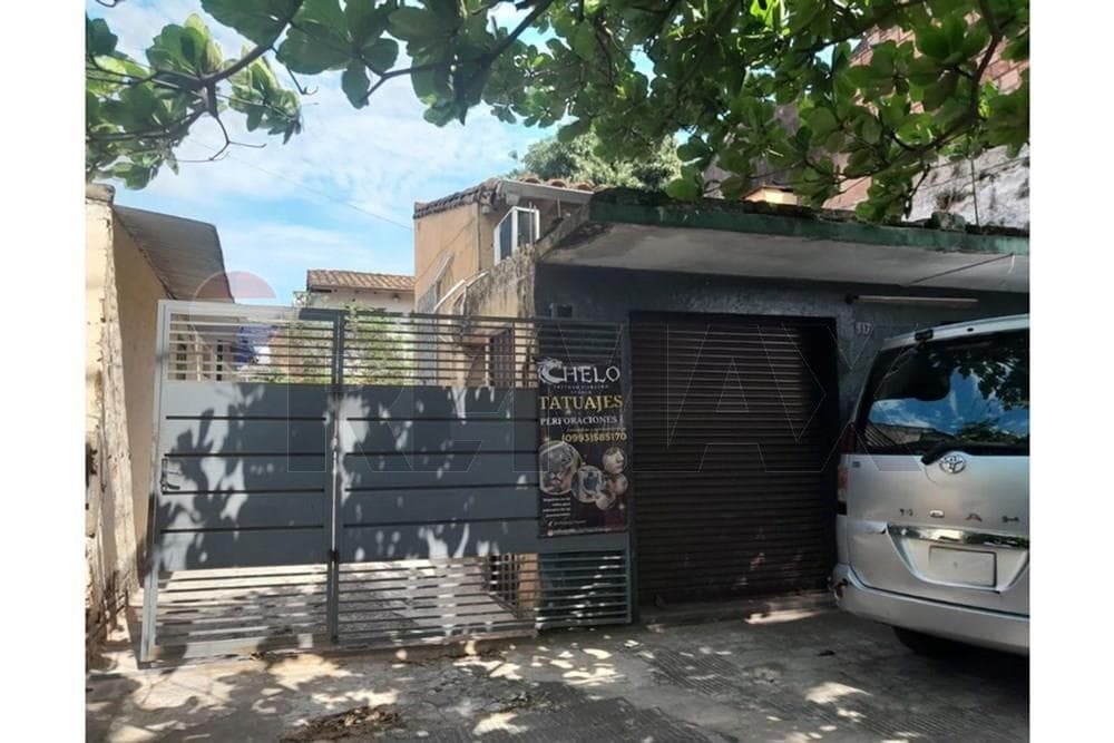 Casa a refaccionar en venta - Lambaré