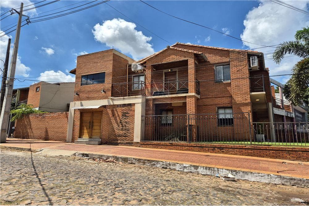 Vendo duplex en esquina sobre bruno guggiari
