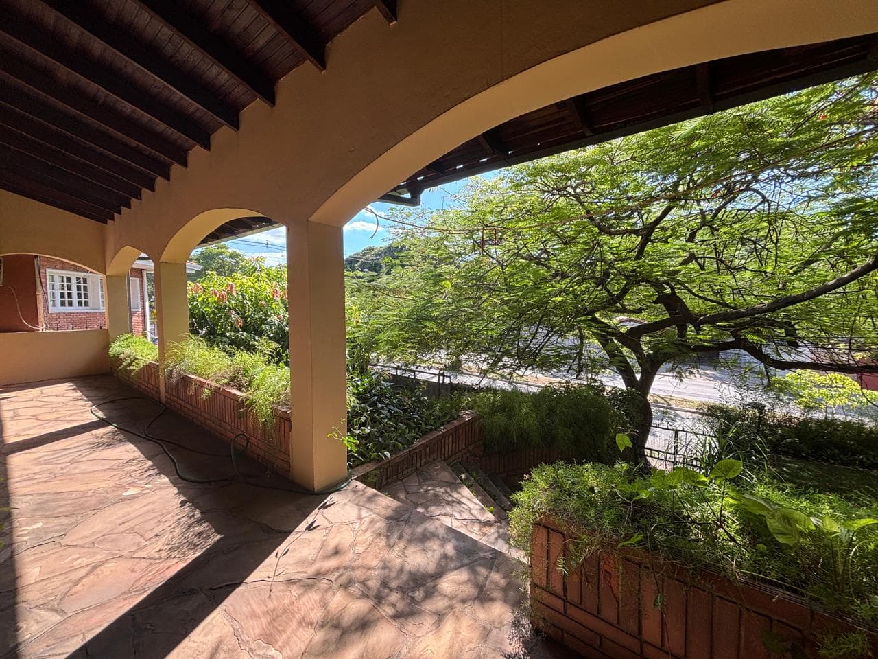 En venta amplia propiedad en Manora, foto 5