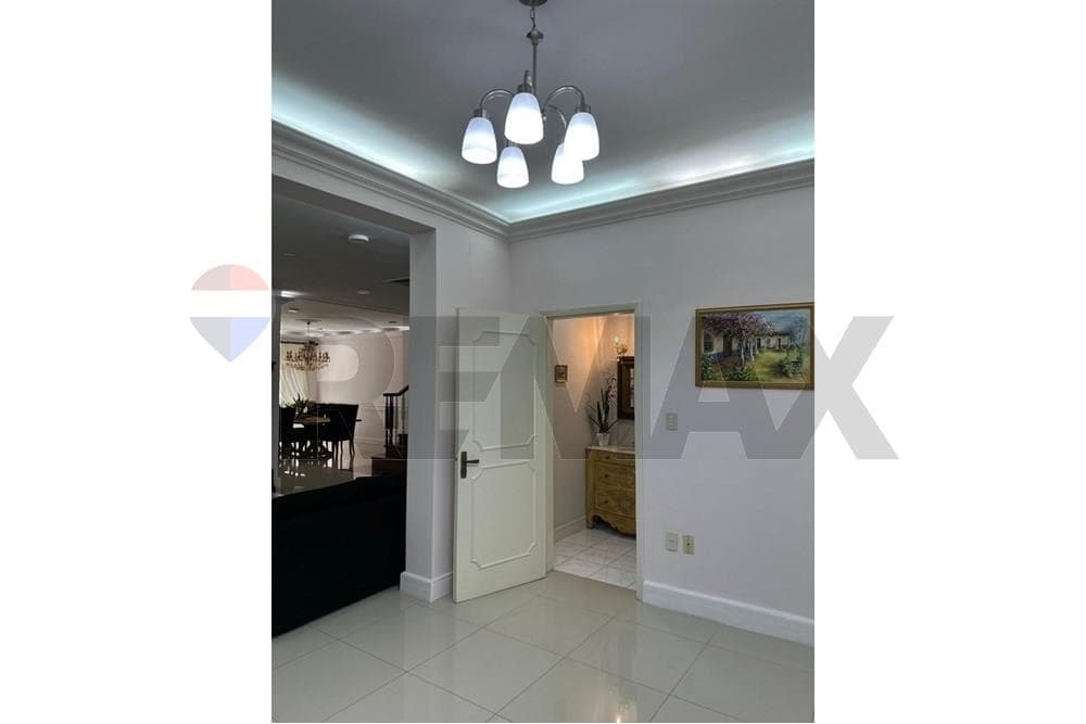 Casa - Alquiler - Carmelitas, Asunción, Paraguay, foto 2