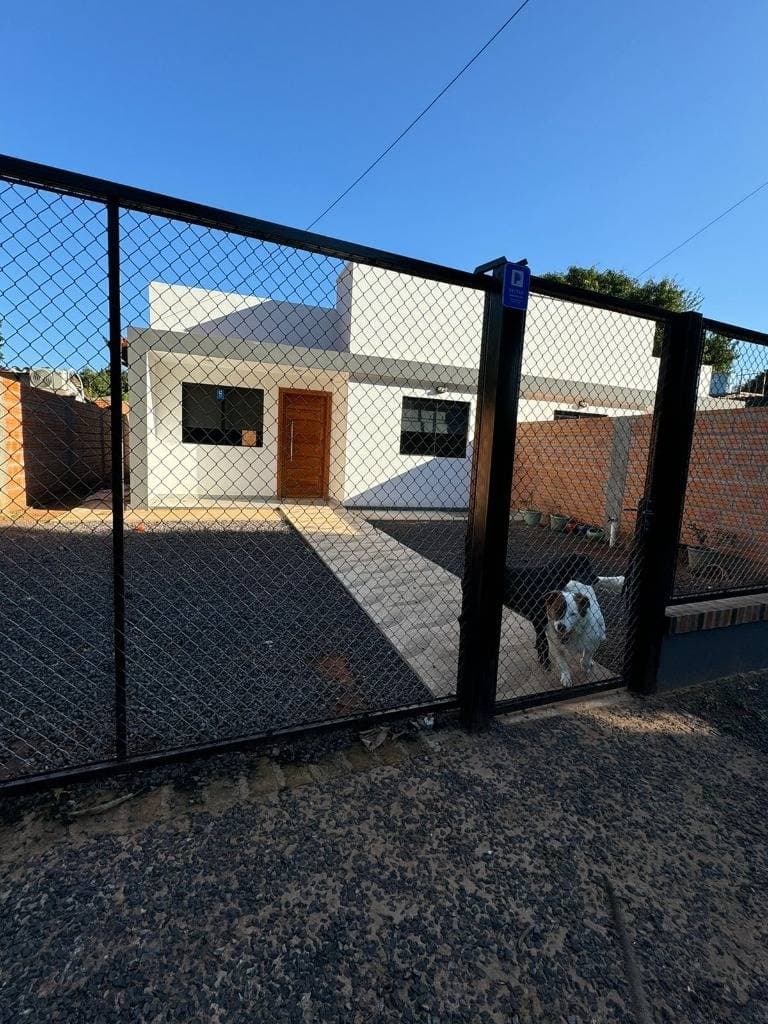 Alquilo casa en laurelty Luque