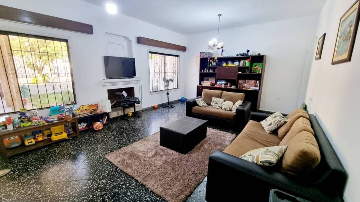 Barrio republicano vendo amplio terreno con casa a demoler o refaccionar, foto 3