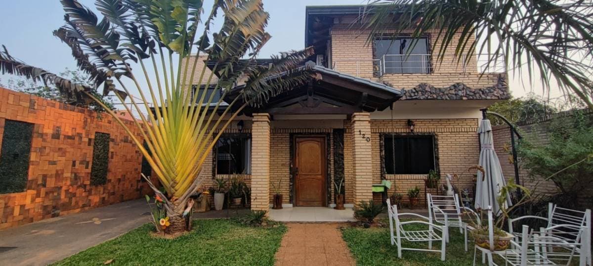Venta de amplia residencia en San Lorenzo