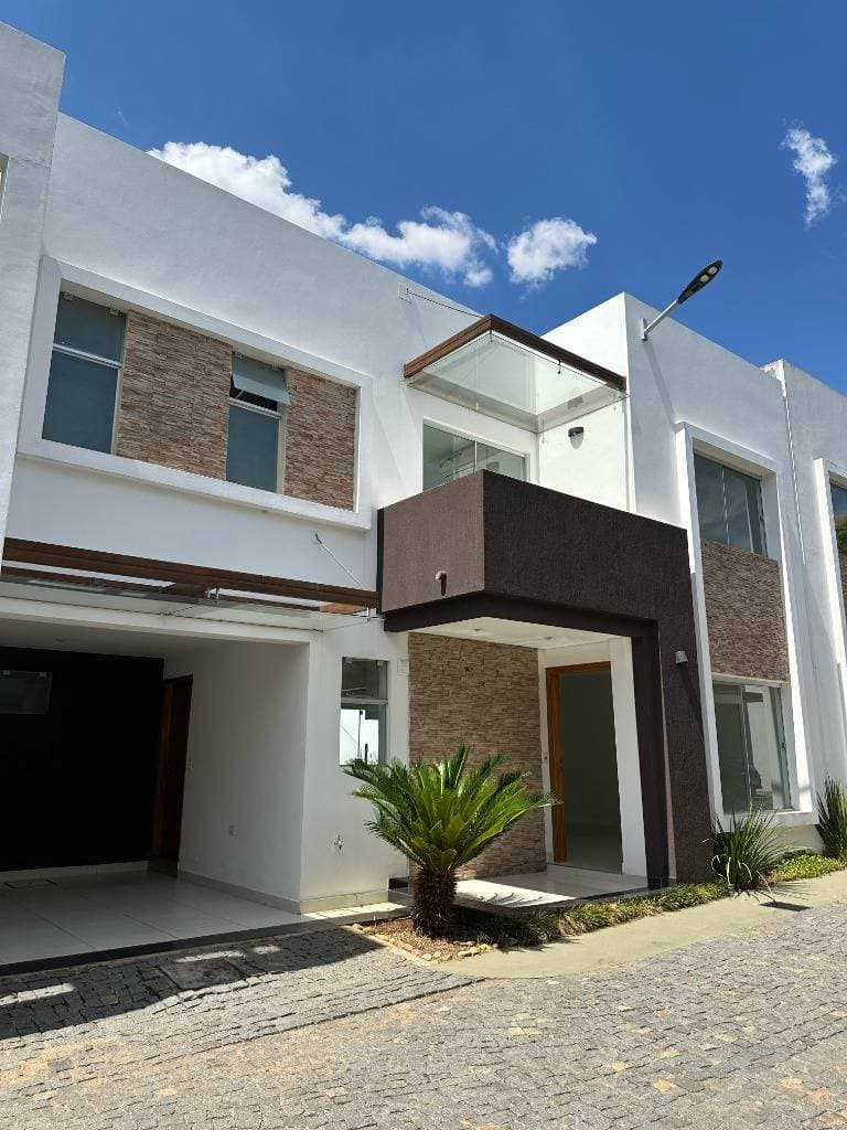 Dúplex en condominio cerrado-lambare