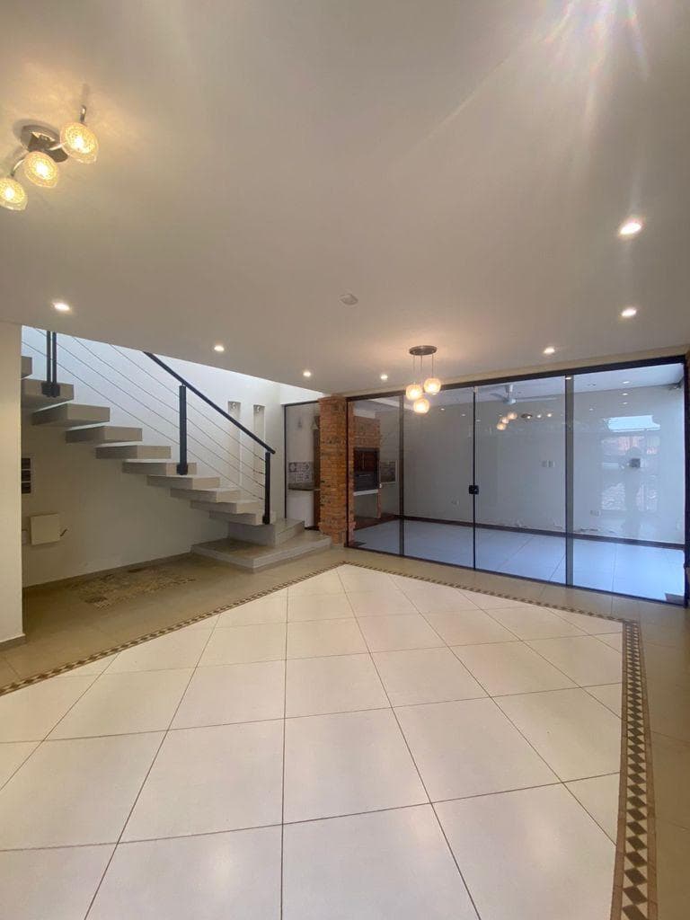De Amplio Duplex En Barrio Villa Adela - Luque, foto 3