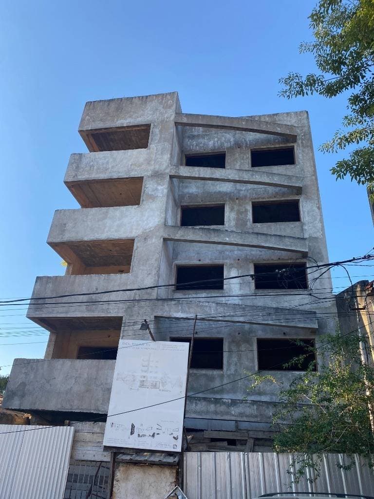 Edificio de dptos a terminar, 6 niveles, Los Laureles, Asunción